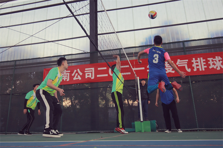 no583-成南公司工会组织开展职工气排球友谊赛（刘敏）.jpg