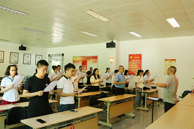 遂宁-郑华-成南公司遂宁管理处组织学唱交投之歌《大道致远》。.jpg