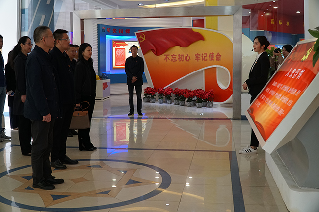 no328-杭州市交投集团一行到成南公司参观学习基层服务型党组织建设工作2（吴易）.JPG