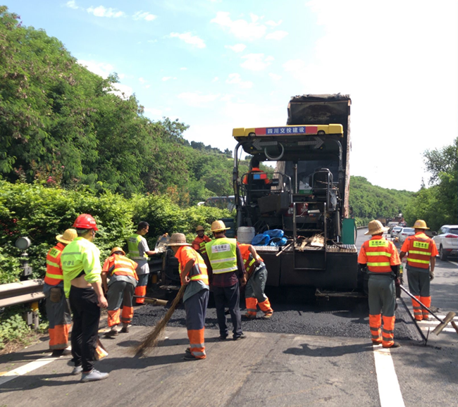 no271-成南公司成南路成都段路面挖补专项整治工程（续建）顺利完工（汤成铭）.png