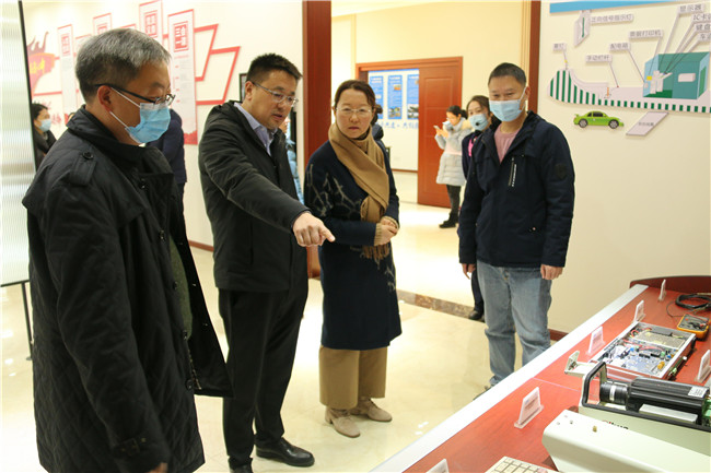no51-四川省交通运输工会副调研员张镝一行赴成南公司慰问职工并调研职工之家创建工作2（郑华）.jpg