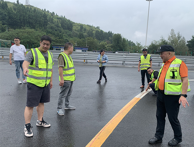 no274-成南公司遂渝高速公路四川站拆除工程顺利通过交工验收1.jpg