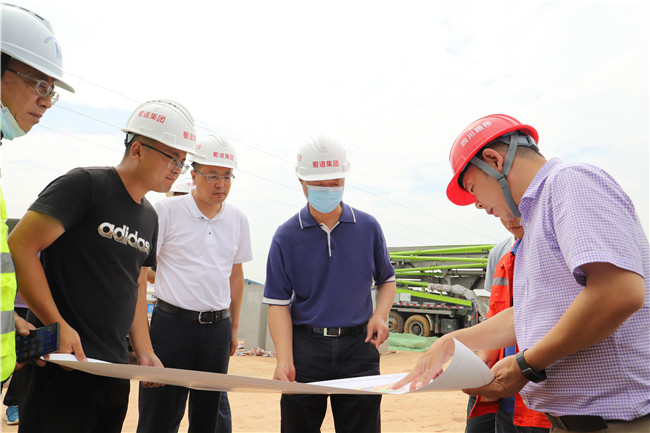 no403-川高公司党委书记、董事长何刚赴成南扩容项目成都入城复线段调研指导工作1.JPG