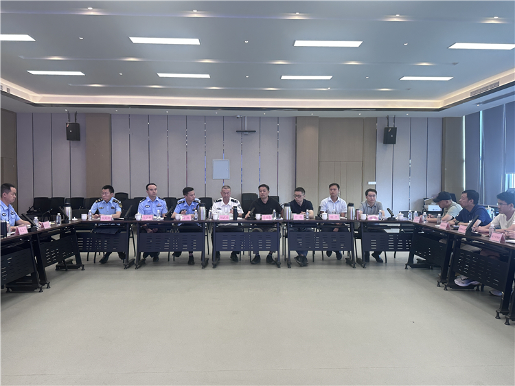 成南公司组织召开《G42南充至成都高速公路扩容工程安全保通总体方案（2025年）》评审会.jpg
