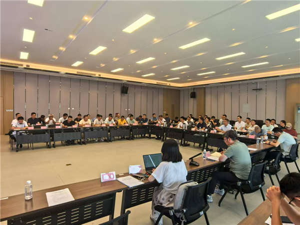 成南公司组织召开成南高速扩容项目路面施工质量提升工作会.png