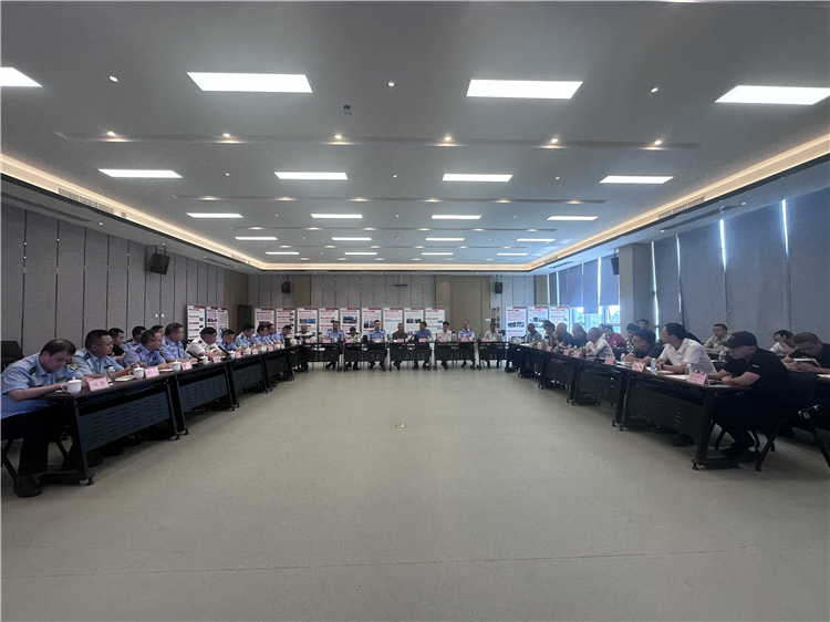 成南公司组织召开成南高速“国庆”假期暨改扩建第三阶段交通组织“一路三方”专题工作会.jpg