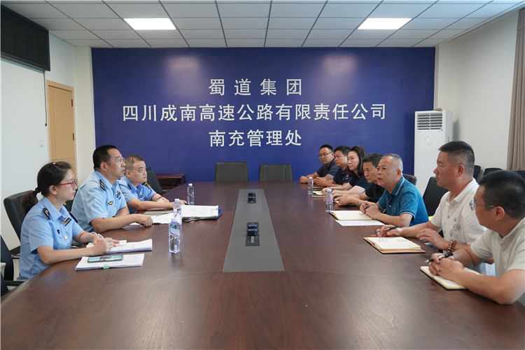 厅交通运输综合行政执法总队第三支队副支队长何清华到成南公司调研高速公路事故多发路段安全防范能力提升工作开展情况.JPG