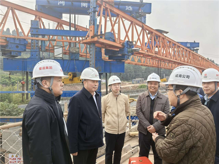 川高公司党委委员、副总经理兰富安一行督导成南高速扩容项目通车推进工作.jpg