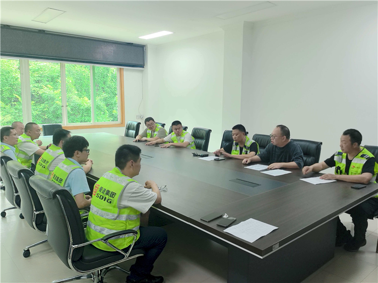 成南公司遂宁管理处组建汛期预警响应专班强化道路防汛工作.jpg