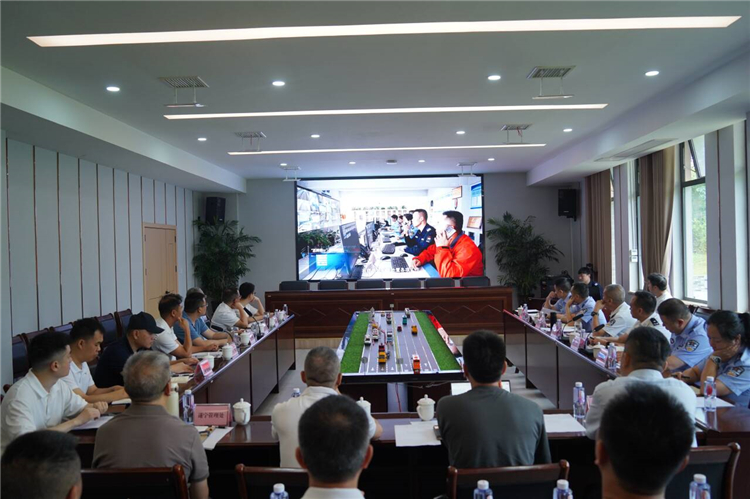 成南公司联合召开成南高速公路道路安全管理警企联席会.jpg