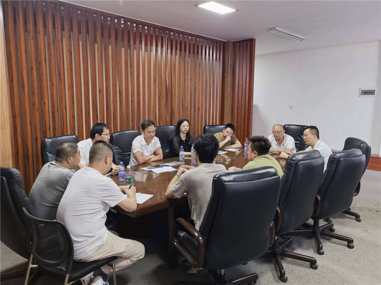成南公司召开服务区建设与营运管理现场工作会.jpg